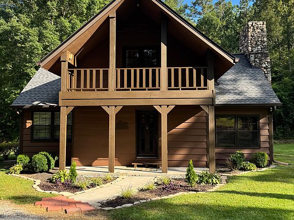2nd image of 907 Vaughn Dr