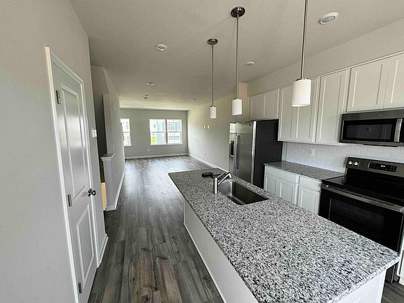 3rd image of 141 Swan Field Ave