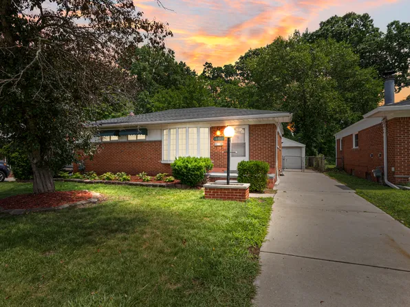 140 Hubbard St, Garden City, MI 48135