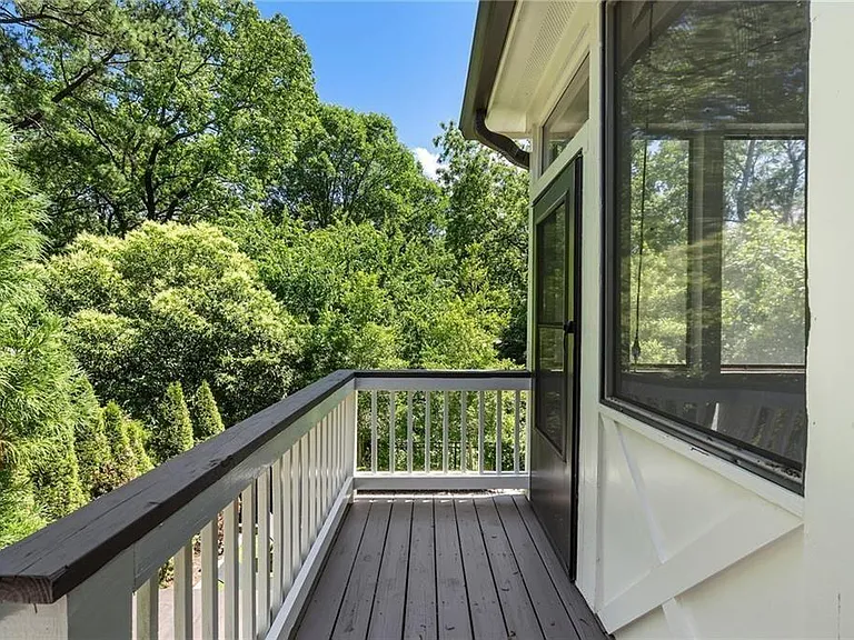 663 Yorkshire Rd NE — Photo 50