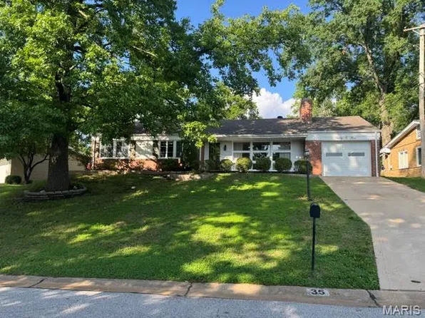 35 Pinewood Dr, Saint Louis, MO 63123