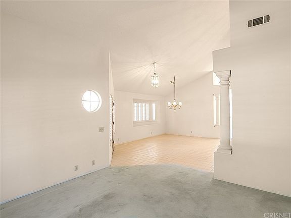4th image of 472 Fresh Meadows Rd
