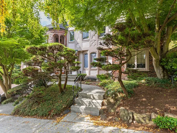 717 Warren Ave N, Seattle, WA 98109