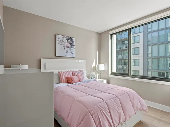 9 Avenue At Port Imperial image 16 of 34