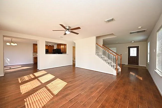 9403 Coatsworth Dr — Photo 36
