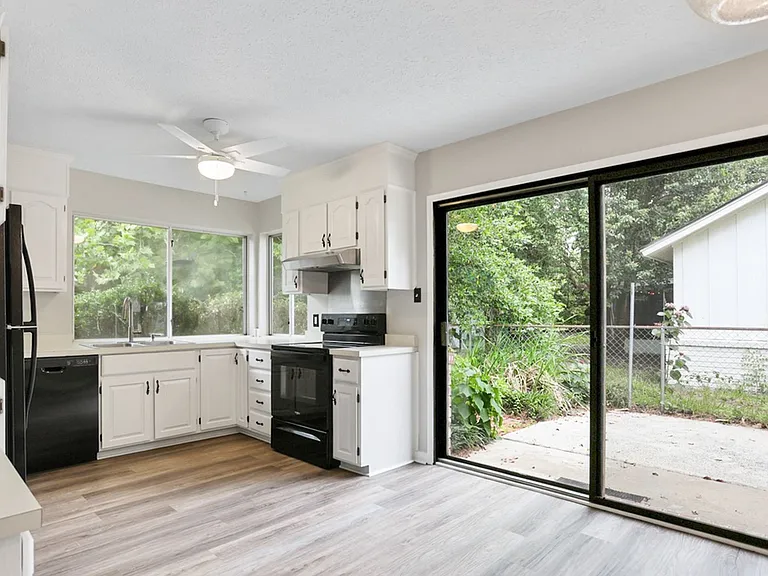 3 Oxford Ct — Photo 8