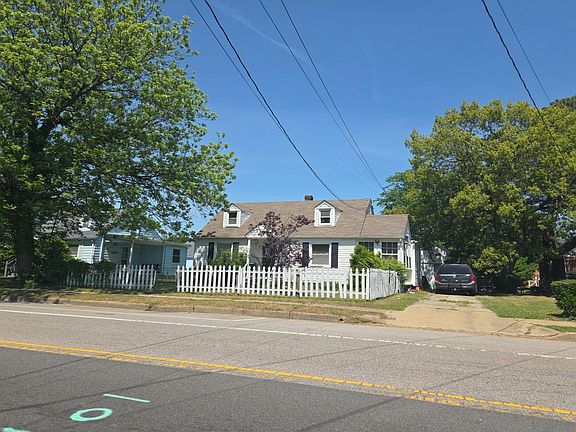 2nd image of 3828 Robin Hood Rd