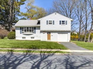15 Beechwood Dr, Roxbury Twp., NJ 07876