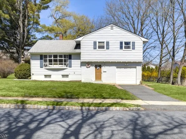 15 Beechwood Dr, Roxbury Twp., NJ 07876