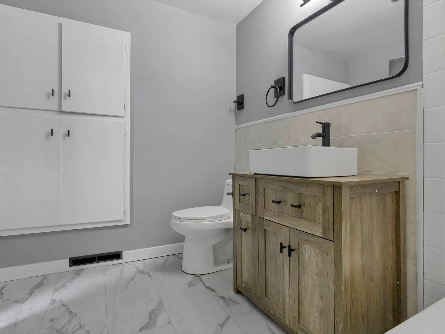 6455 Portsmouth Dr — Photo 2