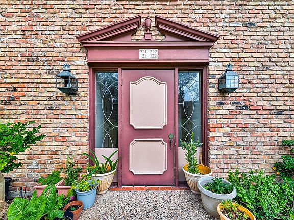 2nd image of 7600 Burgoyne Rd Unit 121