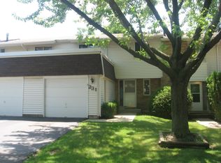 231 Diane Ln, Bolingbrook, IL 60440