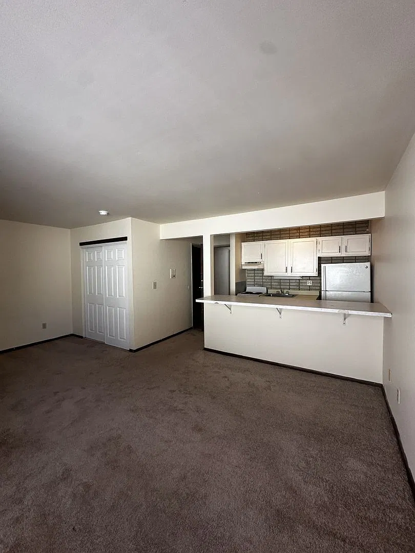 130 N. Hancock Street — Photo 3