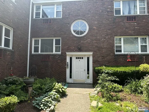 300 Claremont Ave APT C1, Verona, NJ 07044
