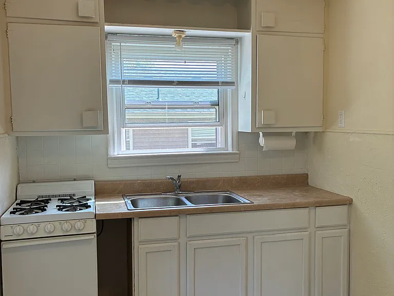 709 W 13th St #D — Photo 6