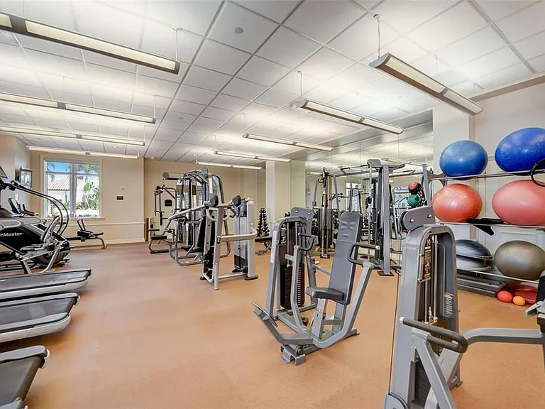 300 Beach Dr NE #305 — Photo 30