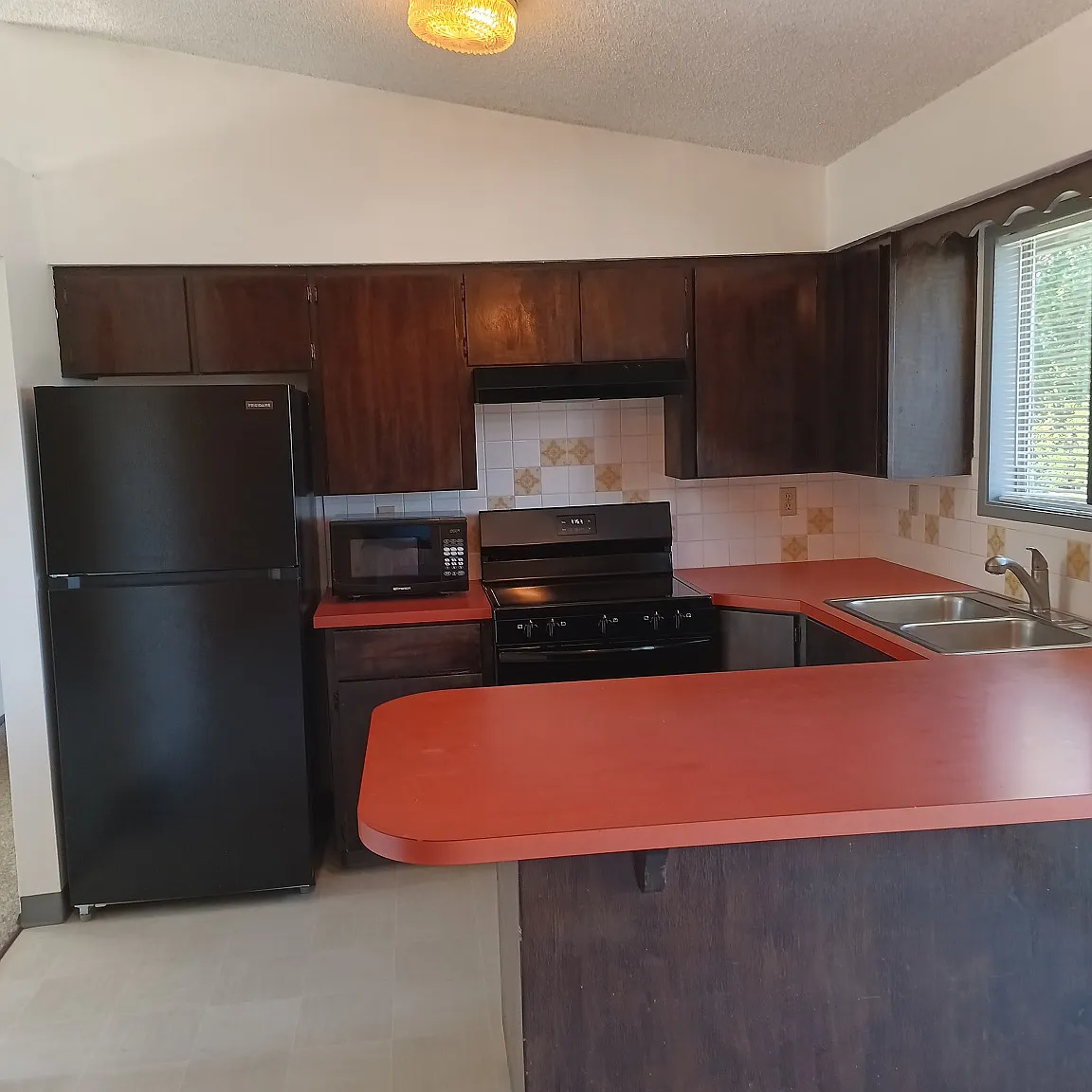 3 bed, 1.5 bath, 1400 sqft, $1,875 — Photo 4