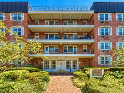 70 North Grove #1N, Freeport, NY, 11520