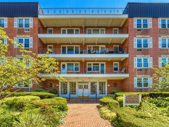 70 North Grove #1N, Freeport, NY 11520