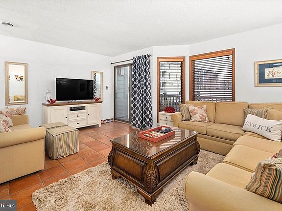 4th image of 40121 Maryland Ave Unit 4