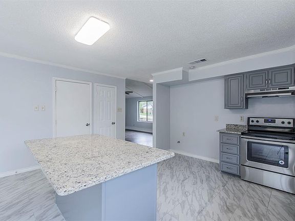 4th image of 334 Meadowcreek Ln
