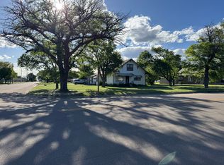 512 Main St, Grainfield, KS 67737