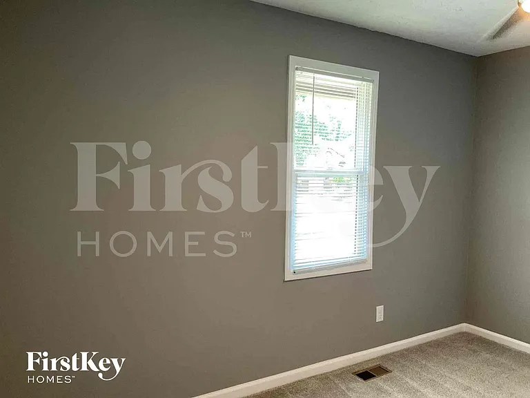 816 Broadview Dr — Photo 12