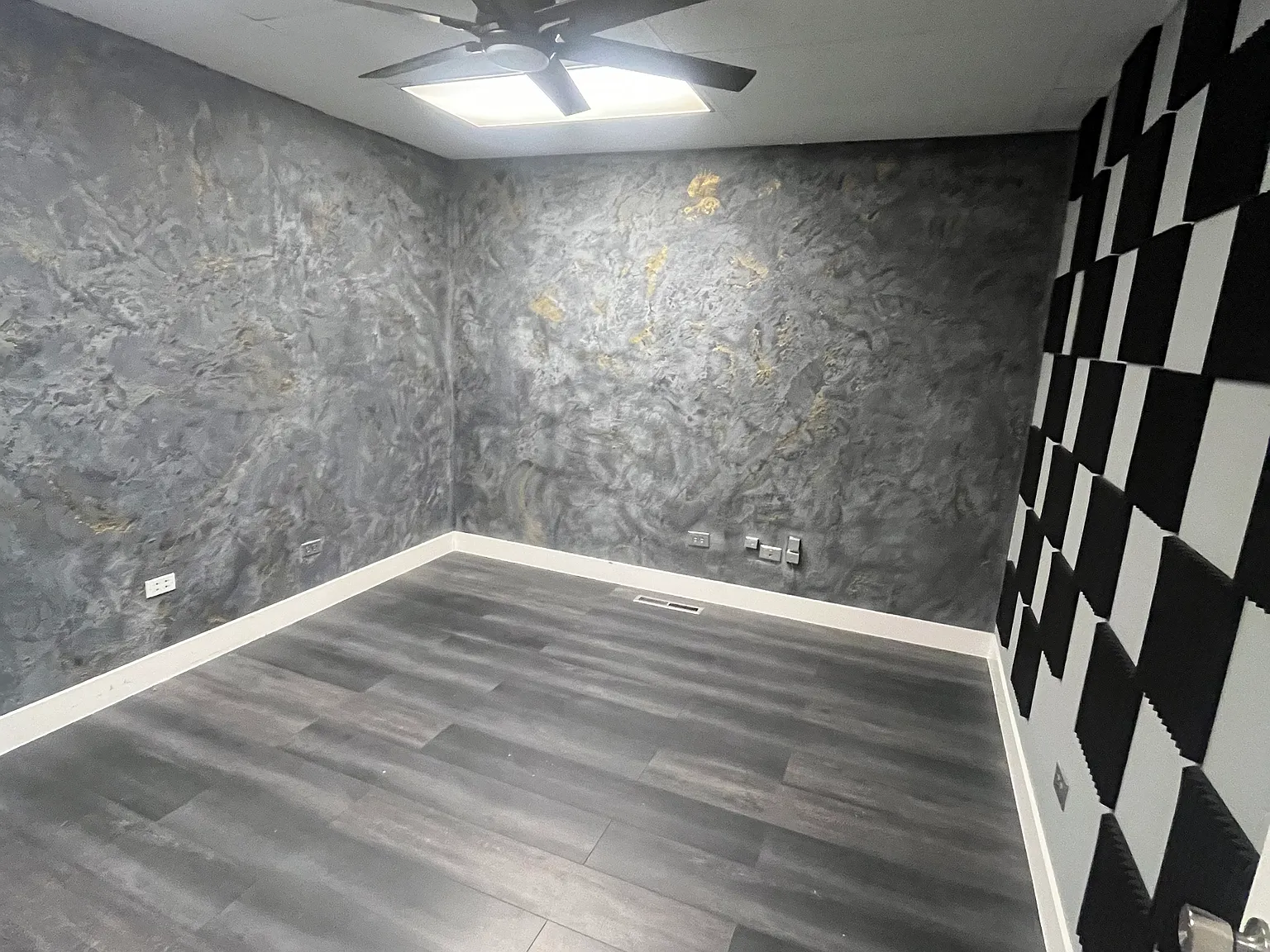 4 bed, 1300 sqft, $2,000 — Photo 2