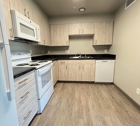 3rd image of 628 S Perry St #C302