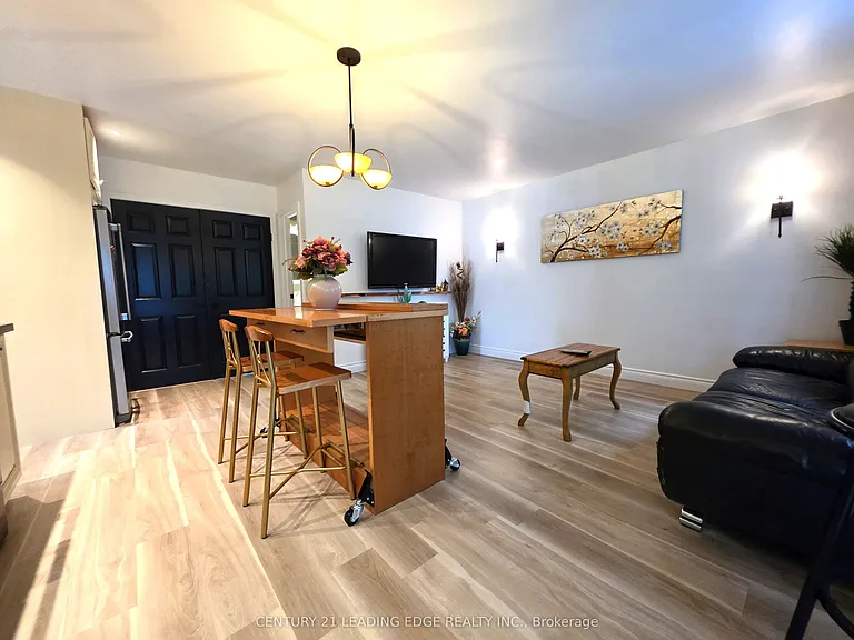 260 Metro Rd N #B — Photo 4