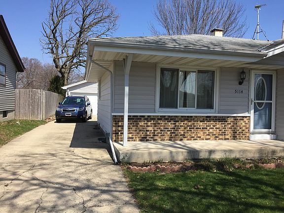 Driveway on side of house