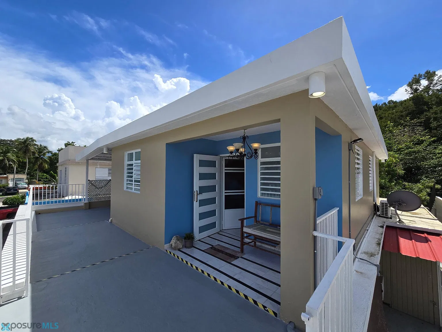 2 bed, 1.0 bath, 690 sqft, $1,200 — Photo 2
