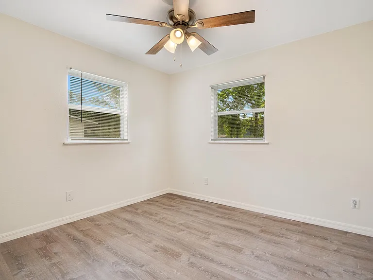 113 Kendra Ave — Photo 12