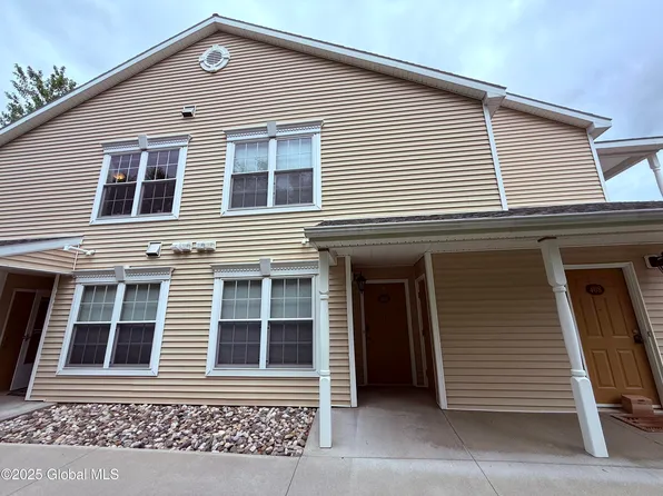 402 Cedar Run, Rensselaer, NY 12144