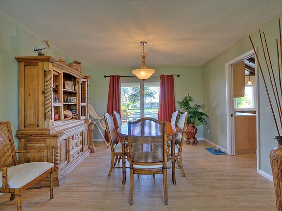 3rd image of 610 Kenwood Ct