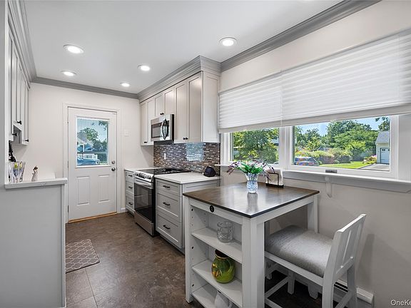 3rd image of 13 Westwood Drive
