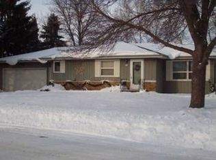 729 Reichels Cir NE, Stewartville, MN 55976