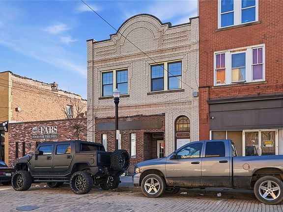 3rd image of 813 Broadway Ave