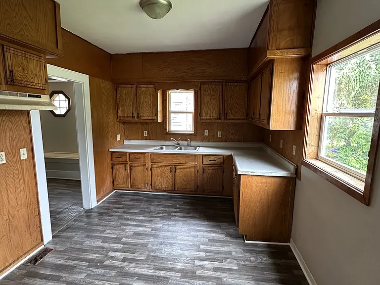 330 W 14th St — Photo 11
