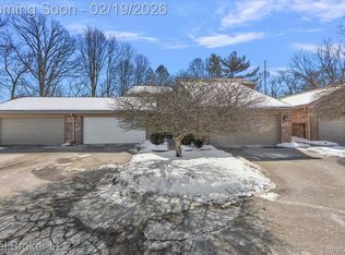 1938 Burning Bush Ct, Rochester, MI 48309