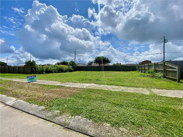 3701 Mumphrey Rd, Chalmette, LA 70043