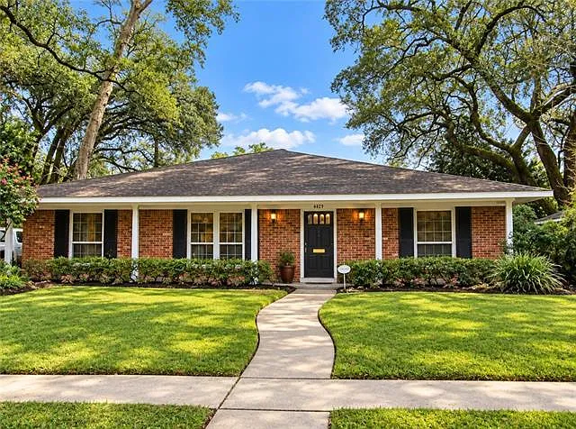 4 bed, 2.5 bath, 2642 sqft, $4,500 — Photo 1