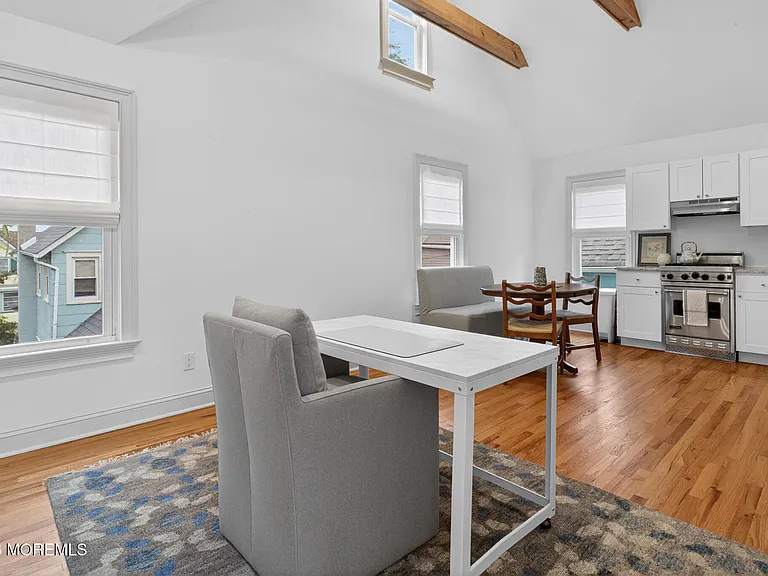 142 Heck Ave — Photo 31