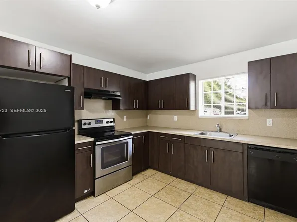 13 S Royal Poinciana Blvd APT 24, Miami, FL 33166