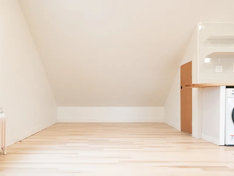 177 Montgomery St #3 — Photo 11
