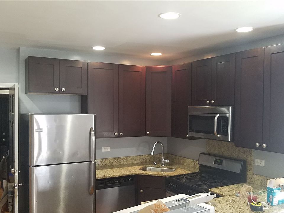 Kitchen with stainles