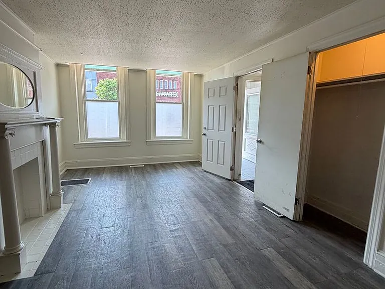 717 W Market St — Photo 11