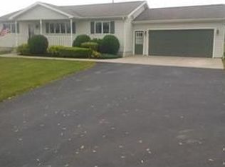 5402 Feigle Rd, Lockport, NY 14094