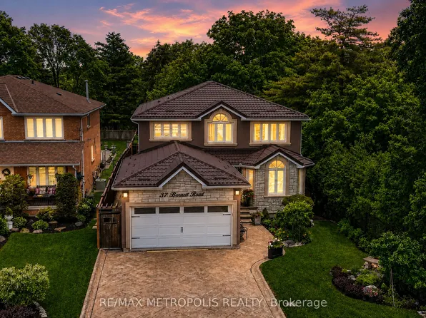 37 Bennett Rd, Toronto, ON M1E 3Y1