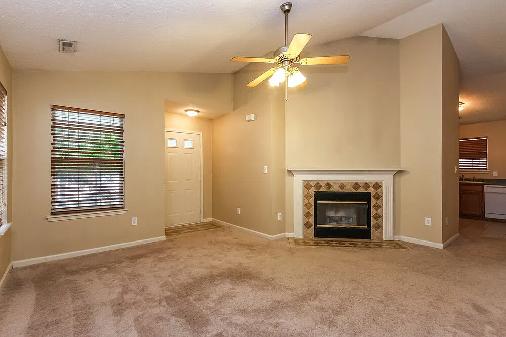 3 bed, 2.0 bath, 1319 sqft, $1,850 — Photo 4